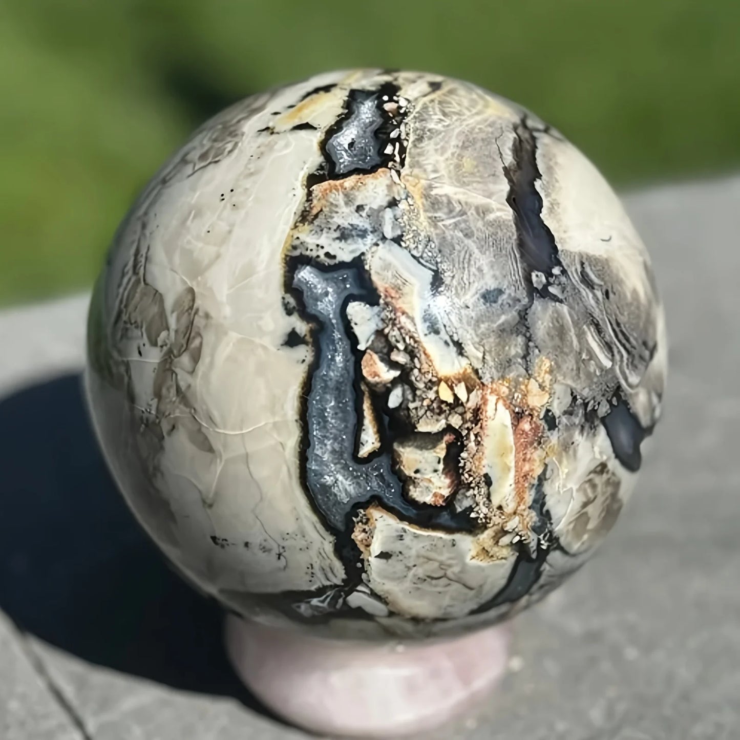 Natural Volcanic Agate Sphere with UV Reactive Fluorescence Crystal Ball Ornament Home Decoration Souvenir Gift