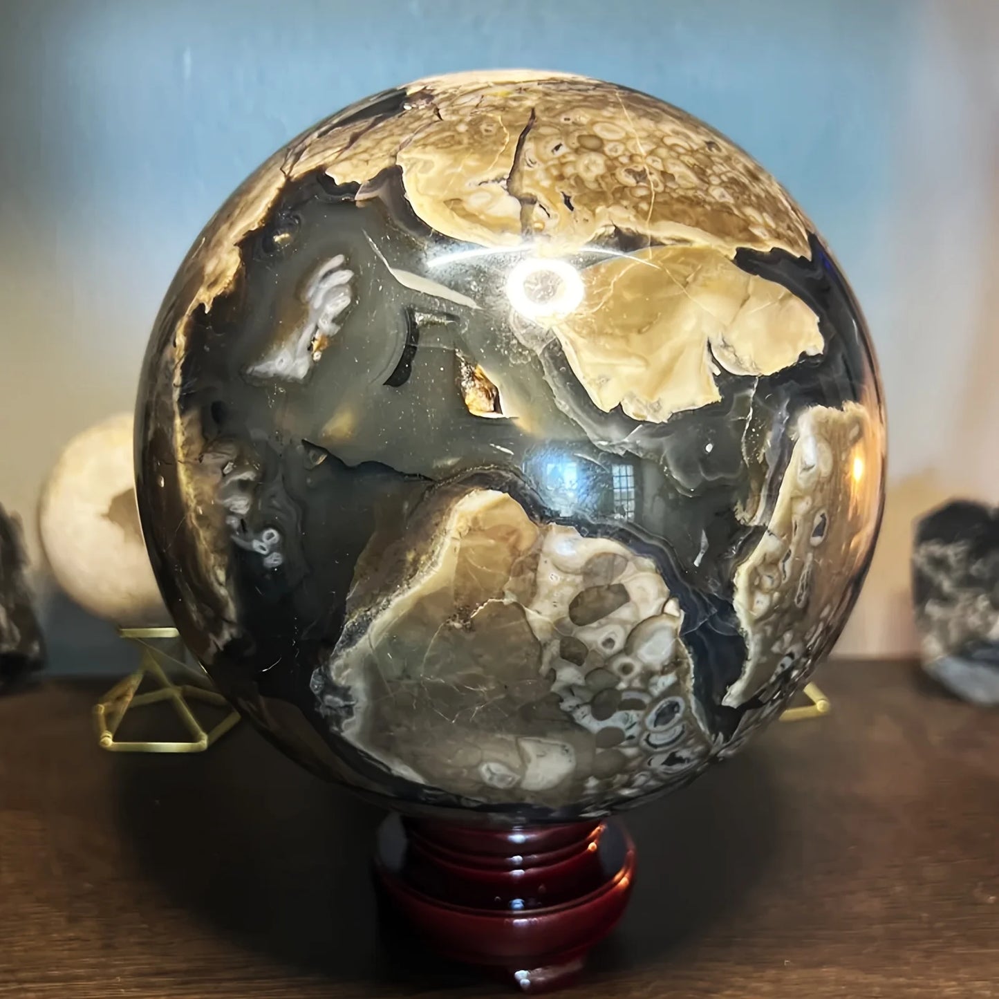 Natural Volcanic Agate Sphere with UV Reactive Fluorescence Crystal Ball Ornament Home Decoration Souvenir Gift