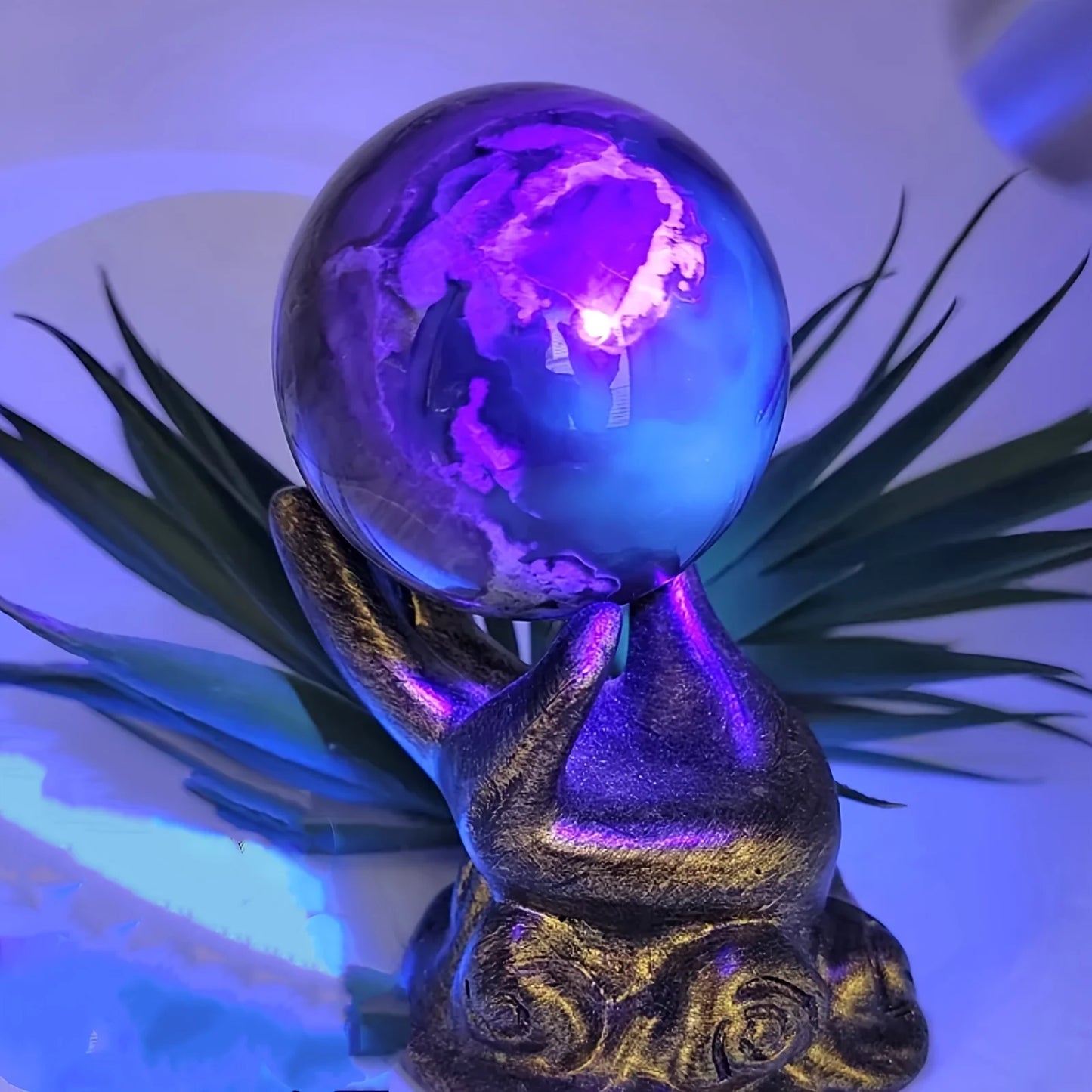 Natural Volcanic Agate Sphere with UV Reactive Fluorescence Crystal Ball Ornament Home Decoration Souvenir Gift